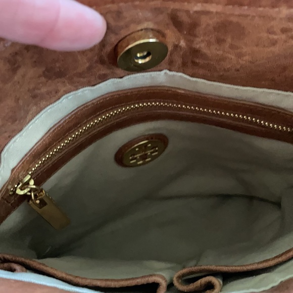 Gently used Tory Burch swing pack/crossbody bag - Picture 2 of 3